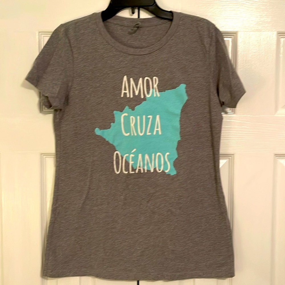 Women’s cut T-shirt “love crosses oceans” knit stretch, size XL